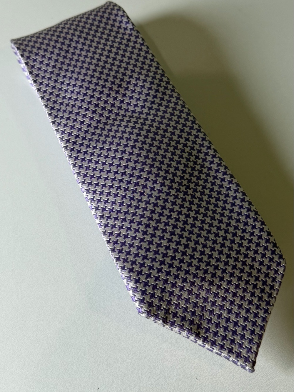 Charles Tyrwhitt Silk Lavender and White Houndstooth Woven Tie